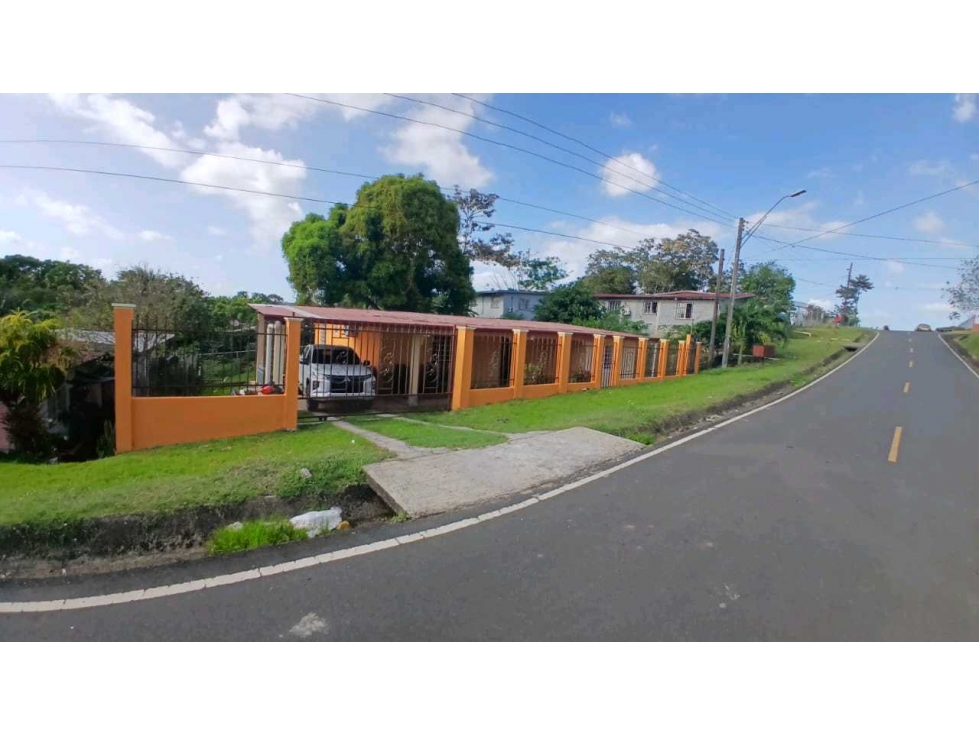 Se vende amplia casa tipo Chalet en Los Trapichitos de La Chorrera