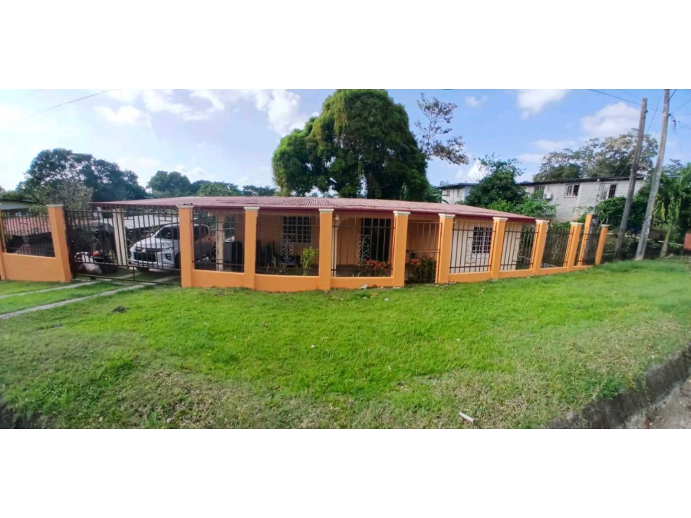 Se vende amplia casa tipo Chalet en Los Trapichitos de La Chorrera — foto 2