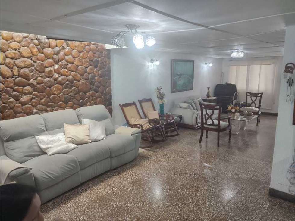 SE VENDE AMPLIA CASA INDEPENDIENTE EN CONCEPCION