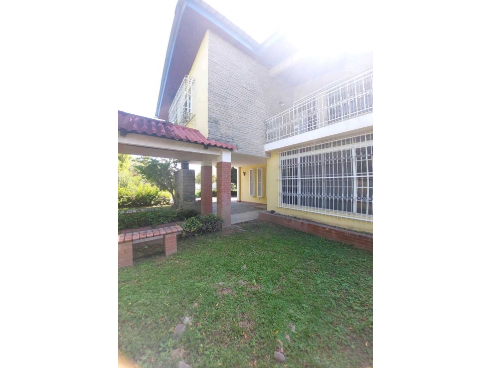 Casa en venta en Penonomé amplia.