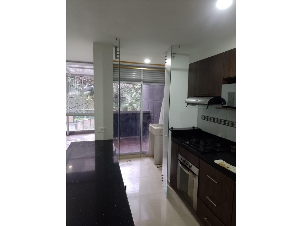 SE VENDE AMPLIO APARTAMENTO CON TERRAZA EN SABANETA SECTOR AVES MARIA — foto 2