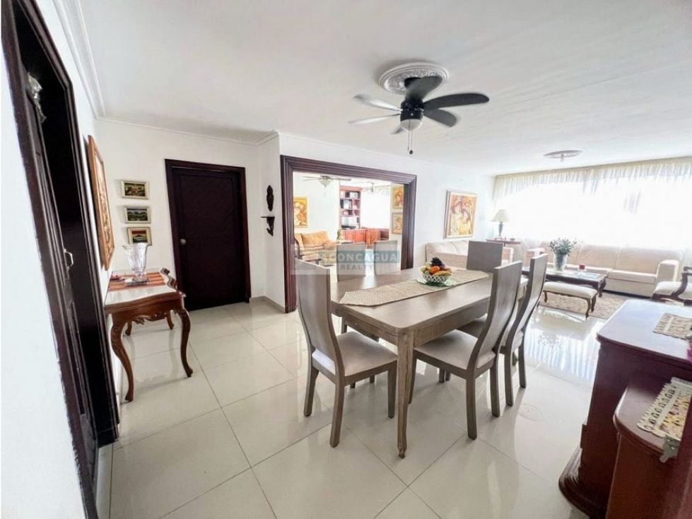 Se vende amplio apartamento en Riomar — foto 3