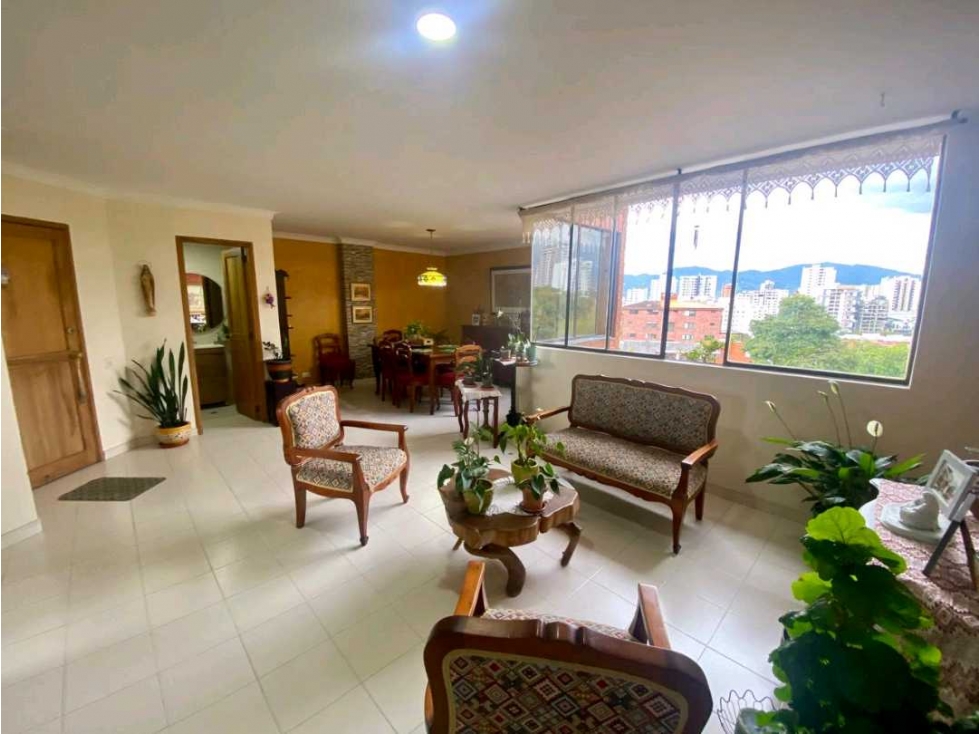Se vende amplio apartamento en Álamos Pereira