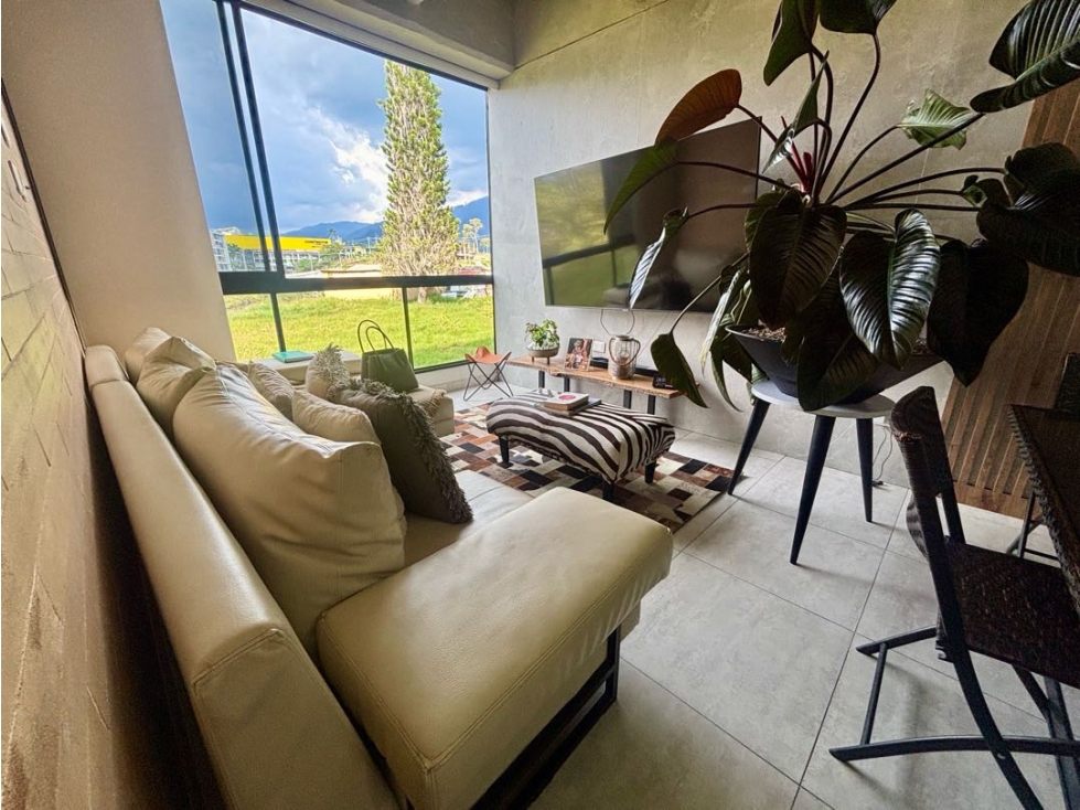 SE VENDE AMPLIO APARTAMENTO EN LA AV CENTENARIO