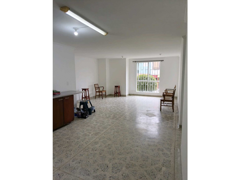 SE VENDE AMPLIO APTO EN SAN JOAQUÍN CERCA A SAN JUAN LA 65.