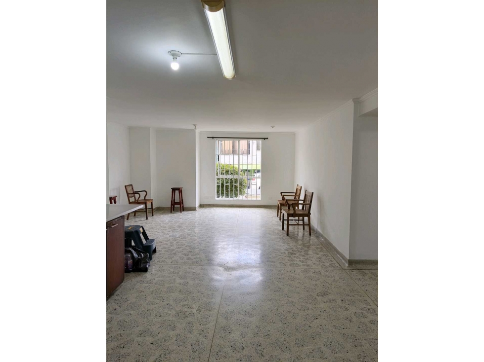 SE VENDE AMPLIO APTO EN SAN JOAQUÍN CERCA A SAN JUAN LA 65. — foto 2