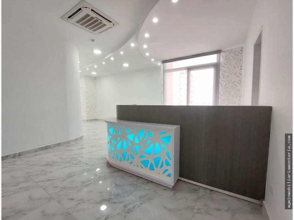 SE VENDE AMPLIA OFICINA O CONSULTORIO EN PLACES MALL - 1