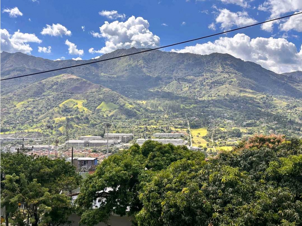 SE VENDE AMPLIO LOTE PARA PROYECTO DE VIVIENDA EN COPACABANA — foto 3