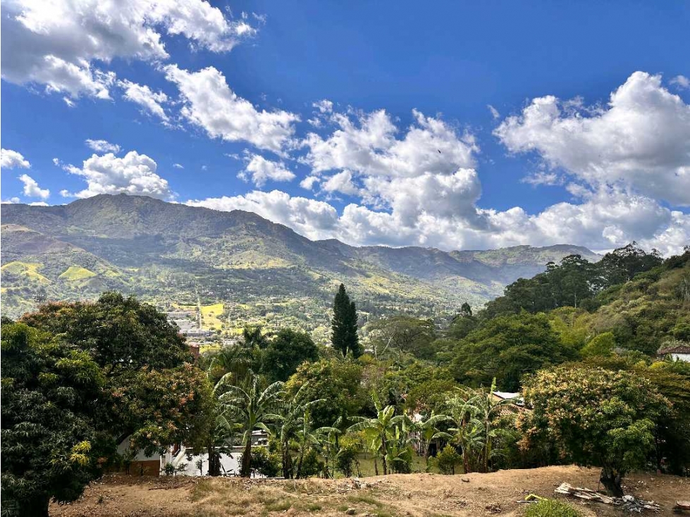 SE VENDE AMPLIO LOTE PARA PROYECTO DE VIVIENDA EN COPACABANA — foto 4
