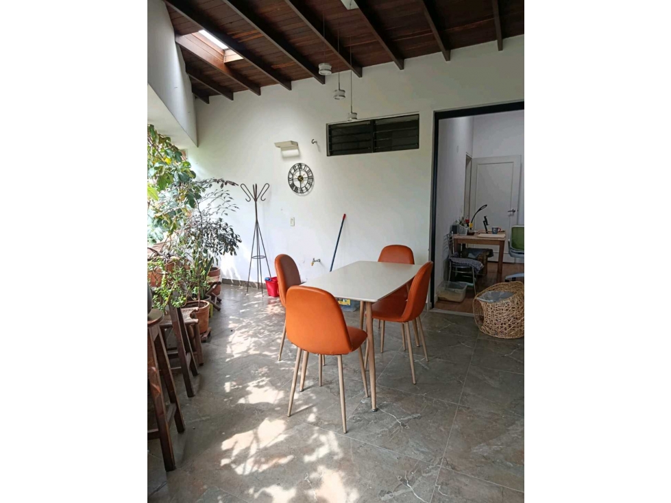 SE VENDE AMPLIO Y TRADICIONAL APTO LAURELES,REMODELADO 2 BALCONES. — foto 2