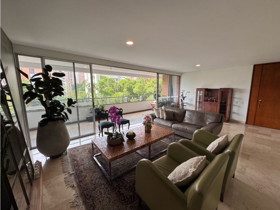 Se vende aparatamento. Milla de Oro, Poblado. Unidad completa Familiar — foto 2