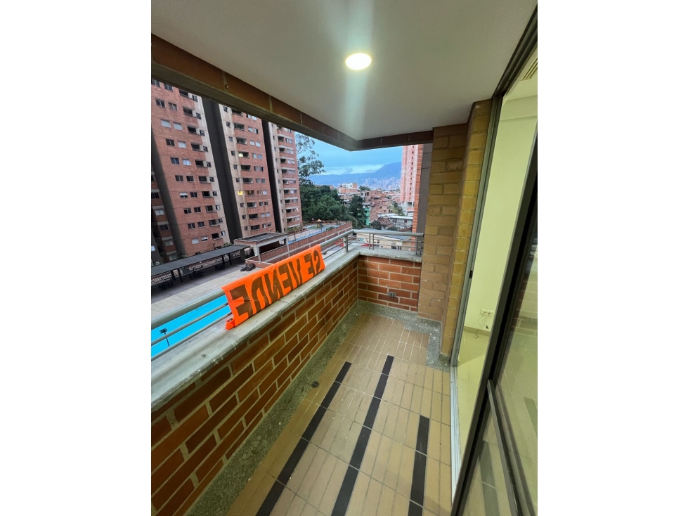 SE VENDE APARTAMENTO AMPLIO EN ITAGUI CERCA AL PARQUE