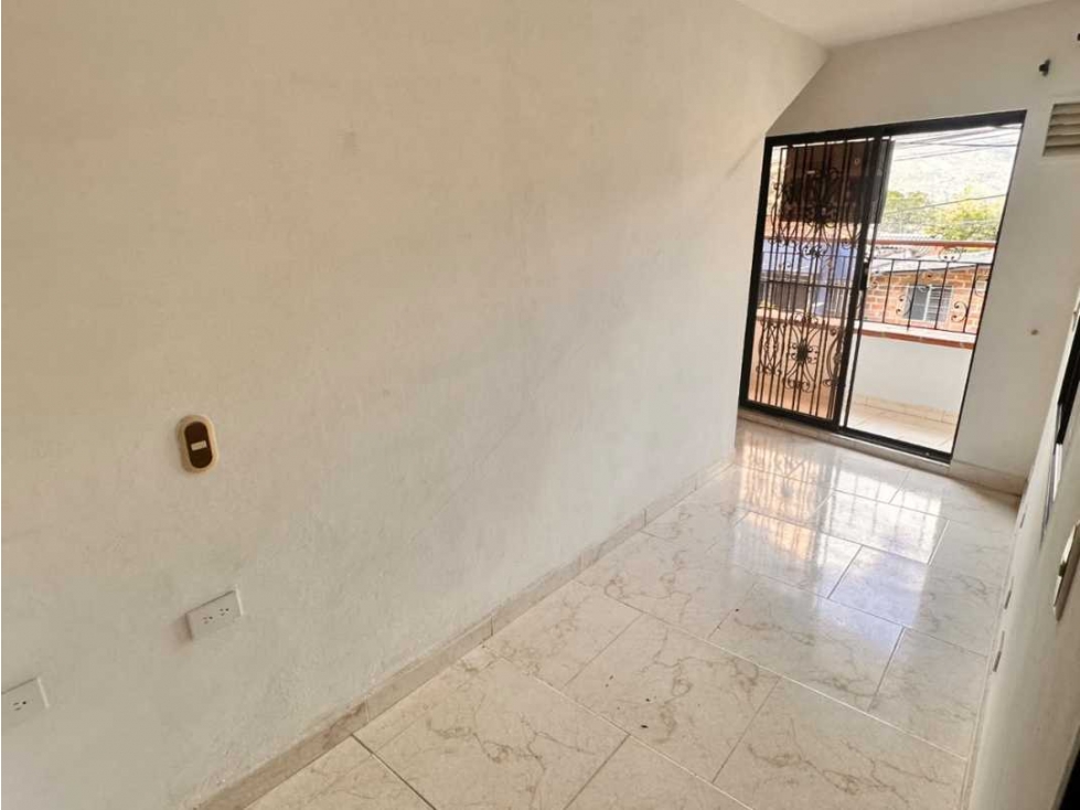 APARTAMENTO AMPLIO PARA REMODELACIÓN EN COPACABANA BARRIO EL TABLAZO — foto 3