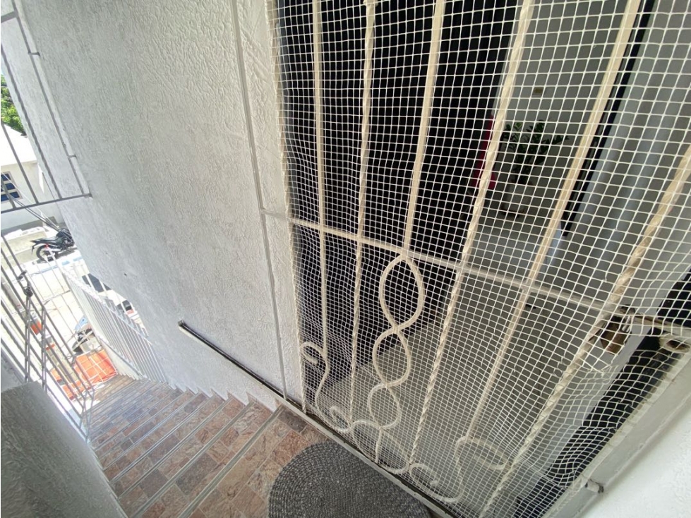 se vende apartamento barrio san felipe piso 2 acceso por escaleras