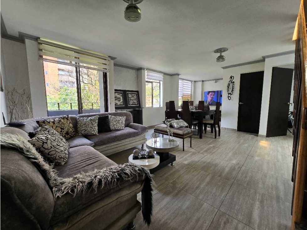 SE VENDE APARTAMENTO CALAZANS PARTE BAJA