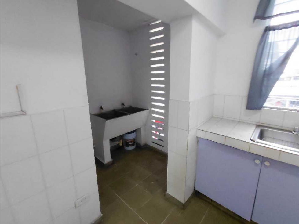 SE VENDE APARTAMENTO CERCA DE 12 DE OCTUBRE - 2 HABITACIONES UN BAÑO — foto 4