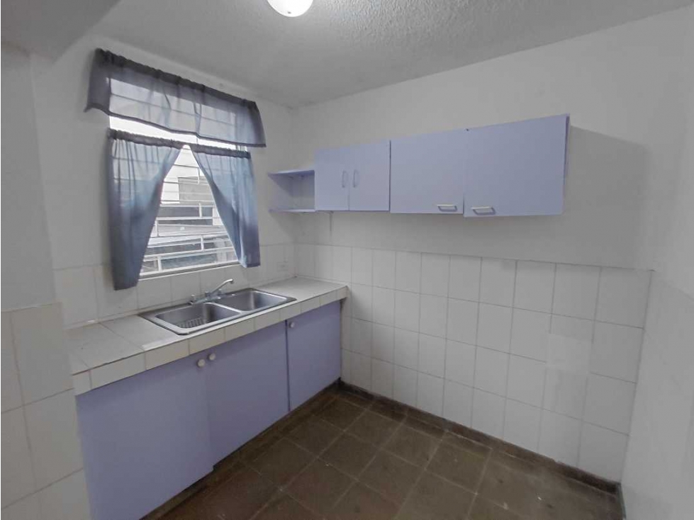 SE VENDE APARTAMENTO CERCA DE 12 DE OCTUBRE - 2 HABITACIONES UN BAÑO — foto 6