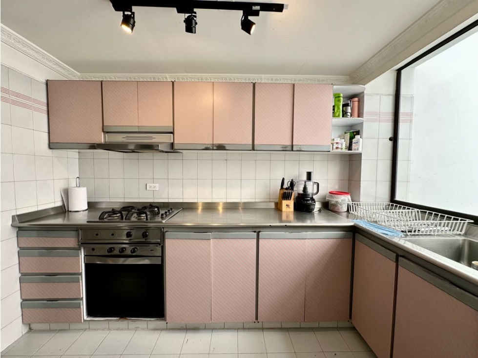 Se Vende Apartamento con Amplios Espacios cerca a la Castellana — foto 6