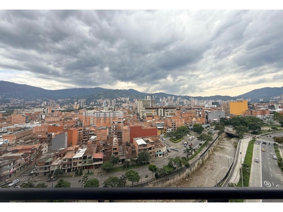 SE VENDE APARTAMENTO CON EXCELENTE VISTA EN ITAGUI MUY CERCA AL PARQUE