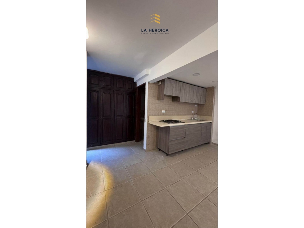 SE VENDE APARTAMENTO CON TERRAZA AMPLIA-BARRIO ALMIRANTE COLON — foto 3