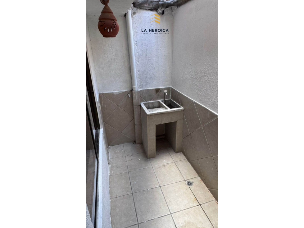 SE VENDE APARTAMENTO CON TERRAZA AMPLIA-BARRIO ALMIRANTE COLON — foto 4