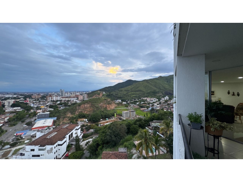 SE VENDE APARTAMENTO CON VISTA PANORAMICA MENGA CALI
