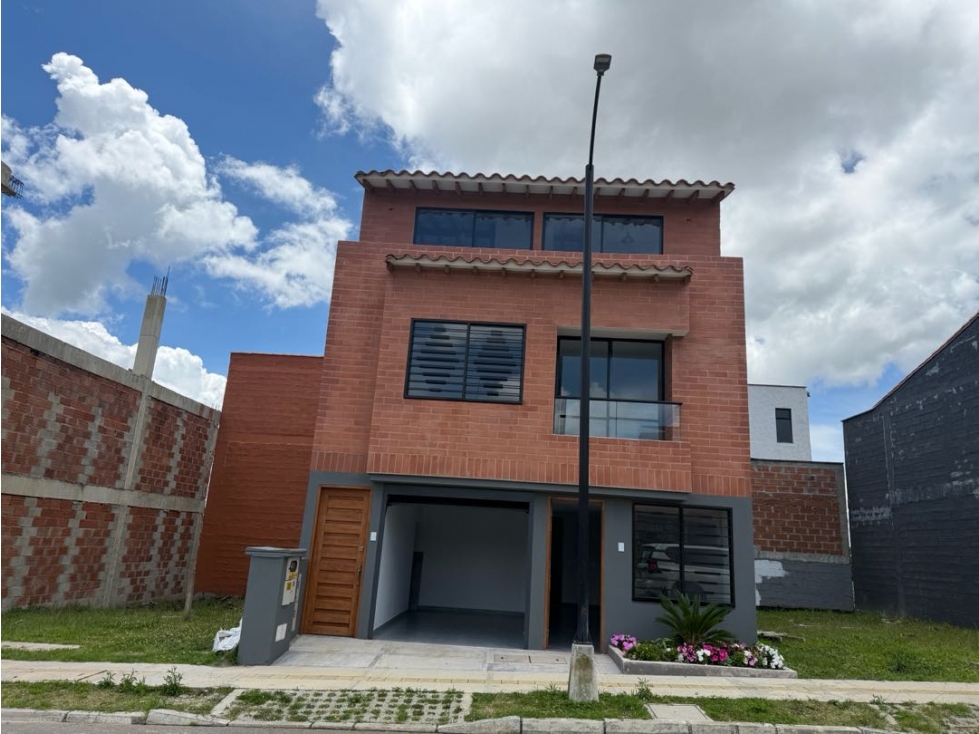 SE VENDE APARTAMENTO DE 1ER PISO EN EL CARMEN DE VIBORAL RESERVA DEL C