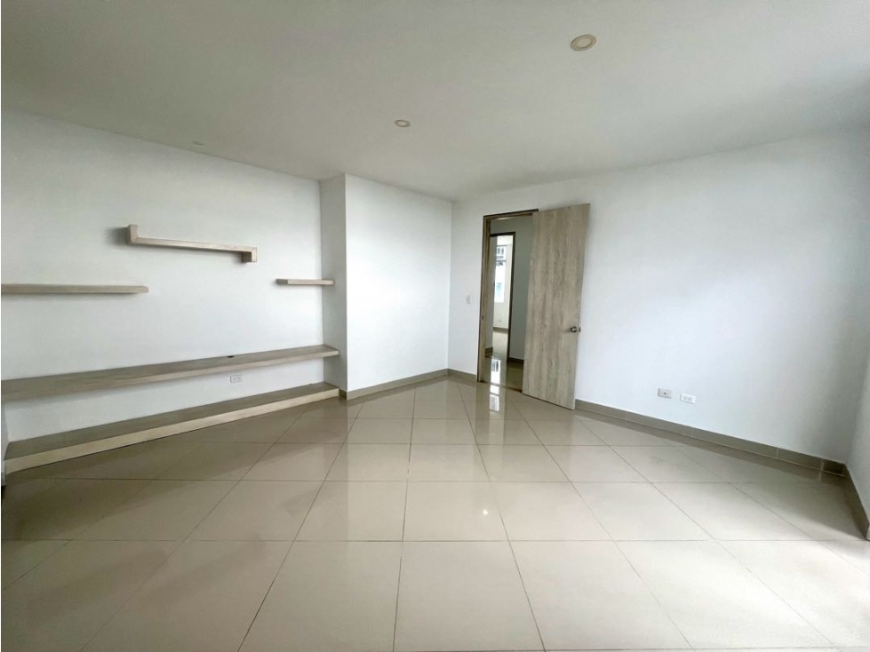 SE VENDE APARTAMENTO DE 3 ALCOBAS,EN LA CASTELLANA NORTE — foto 2