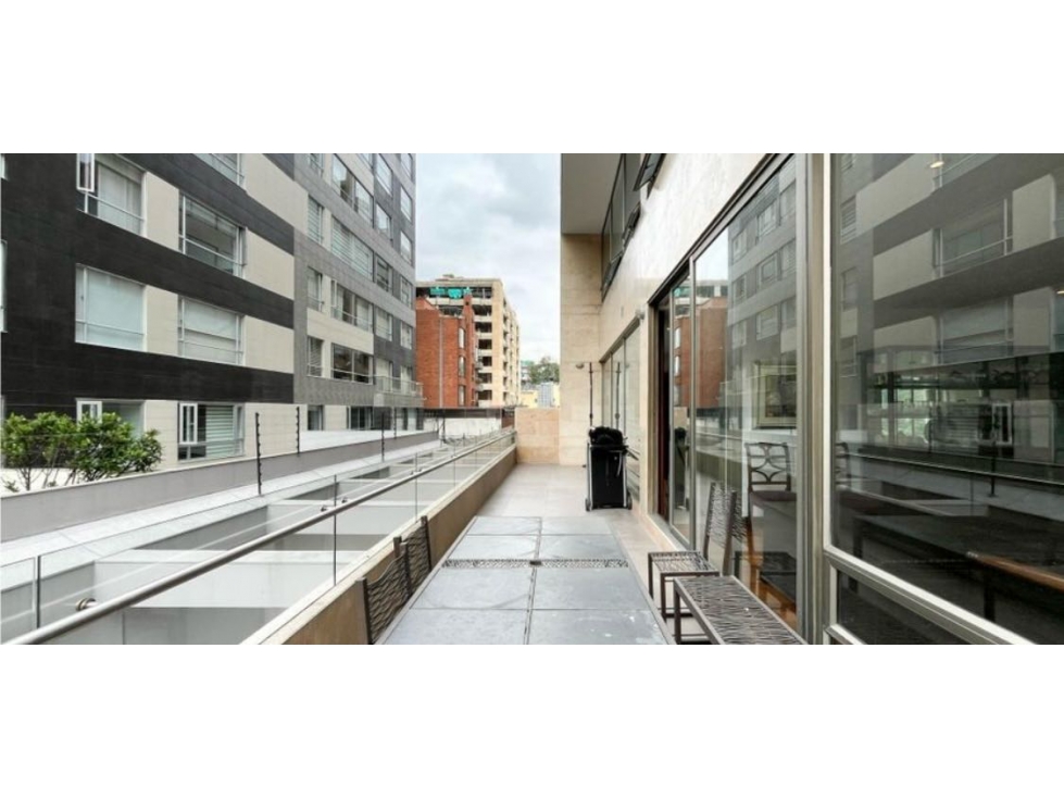 SE VENDE APARTAMENTO DÚPLEX EN CHICO NORTE CON TERRAZA.A