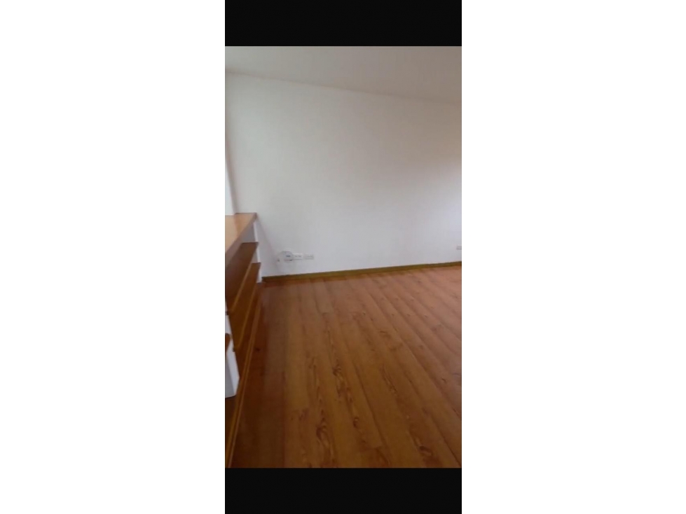 SE VENDE APARTAMENTO DÚPLEX EN SANTA PAULA. A — foto 2