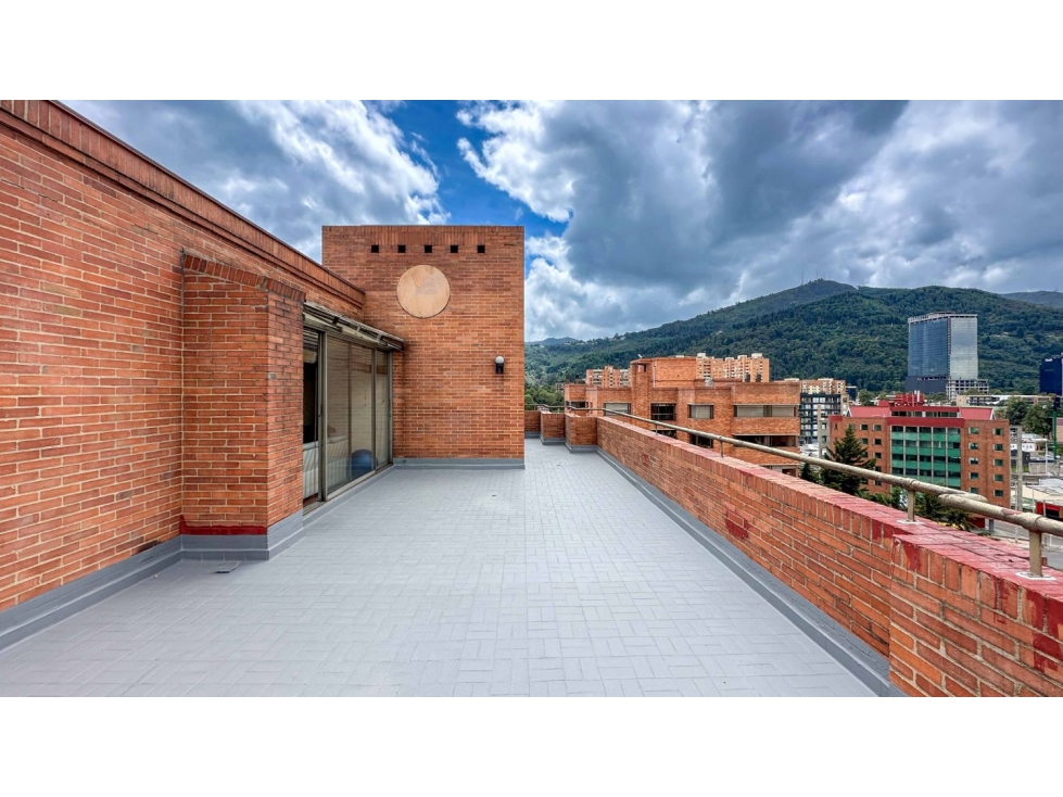 APARTAMENTO DUPLEX CON TERRAZA EN VENTA, SANTA PAULA (Molinos Norte)