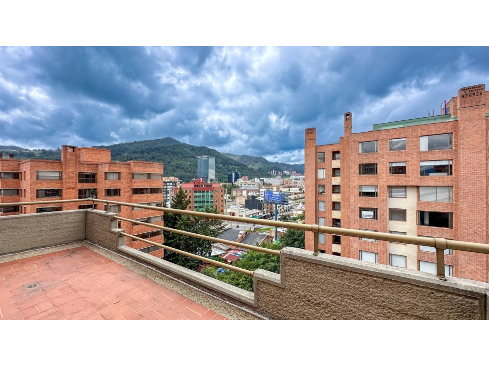 APARTAMENTO DUPLEX CON TERRAZA EN VENTA, SANTA PAULA (Molinos Norte) — foto 2