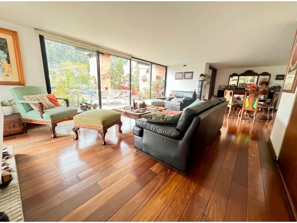 SE VENDE APARTAMENTO DUPLEX EN CHICO ALTO ( Raqueta - Remodelado)