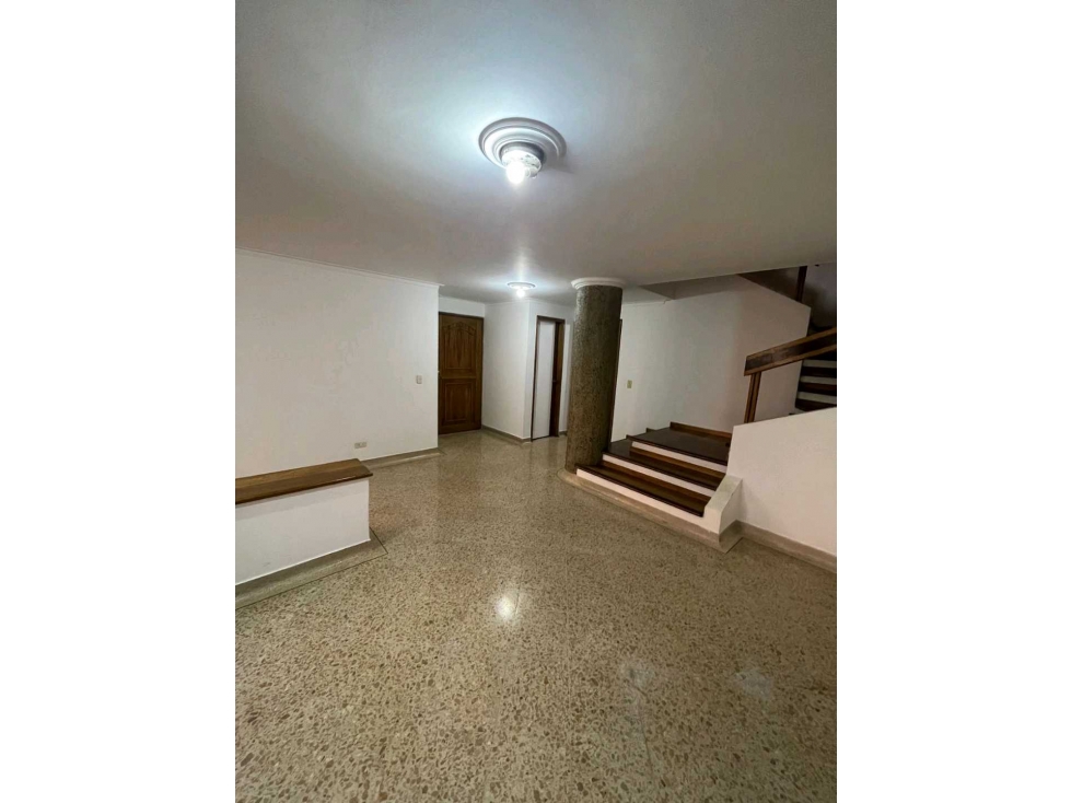 Se vende apartamento duplex laureles