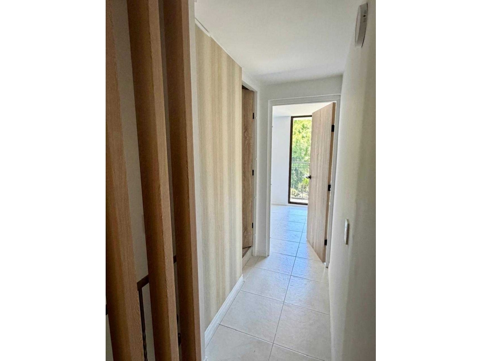 SE VENDE APARTAMENTO DUPLEX PISO 3, EN ENVIGADO EL PORTAL. — foto 3