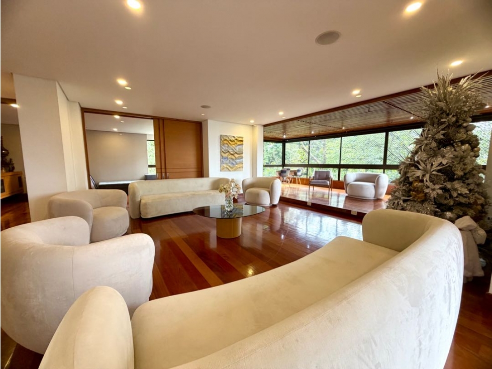 SE VENDE APARTAMENTO EL POBLADO EL TESORO -PINO VIEJO