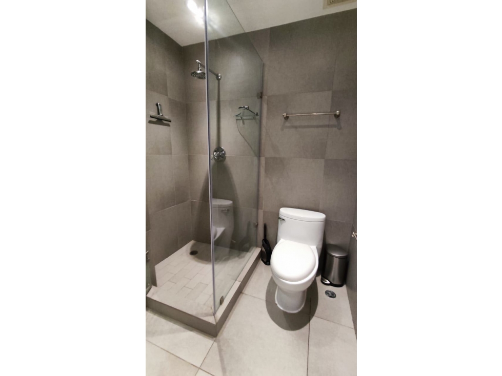 SE VENDE APARTAMENTO EN AV. BALBOA PH YACHT CLUB