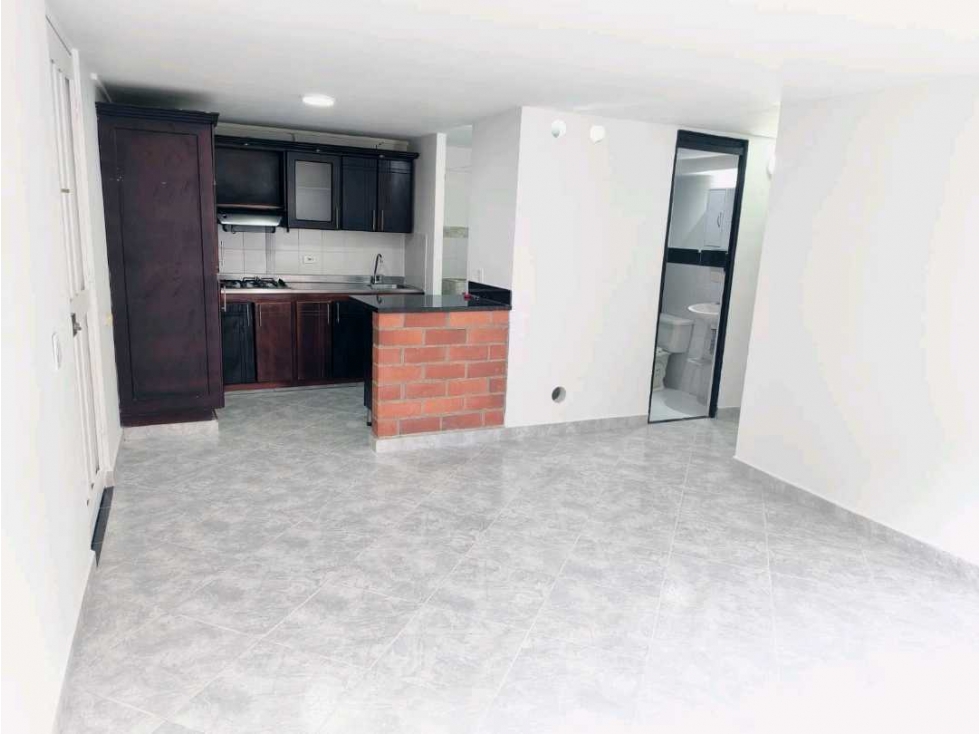 SE VENDE APARTAMENTO EN BELLO BARRIO EL TRAPICHE.