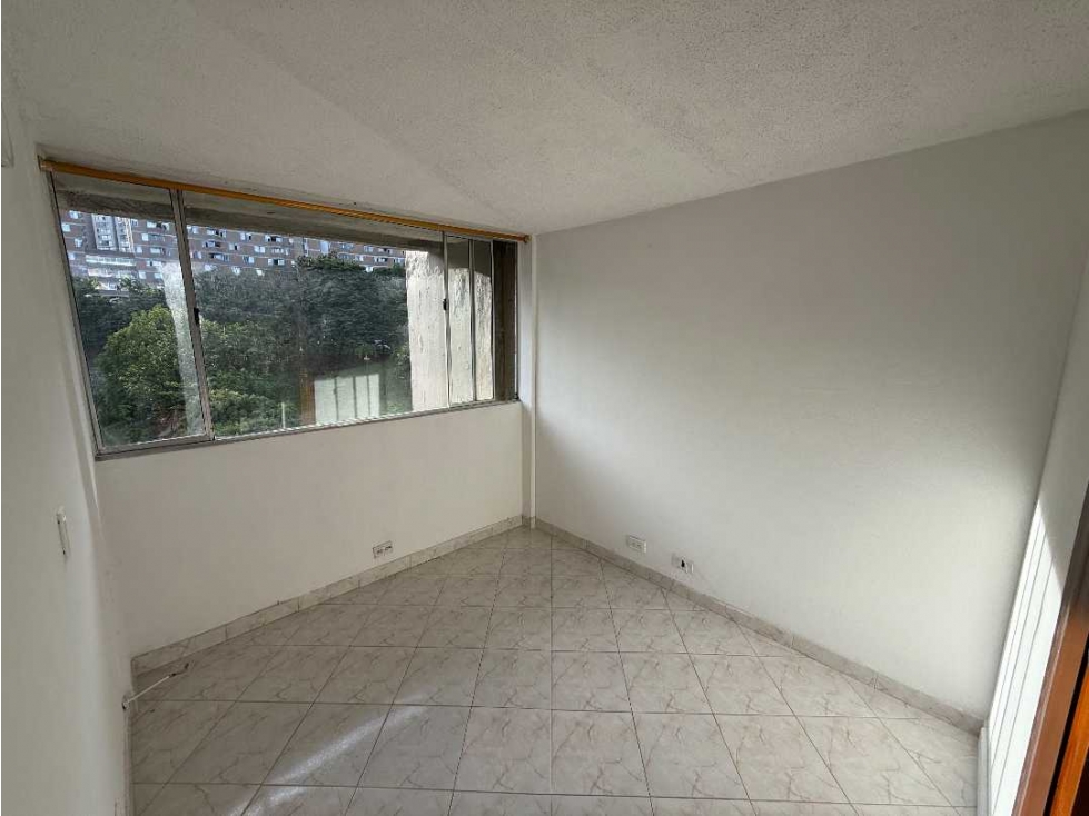 Se Vende apartamento en calasanz — foto 2