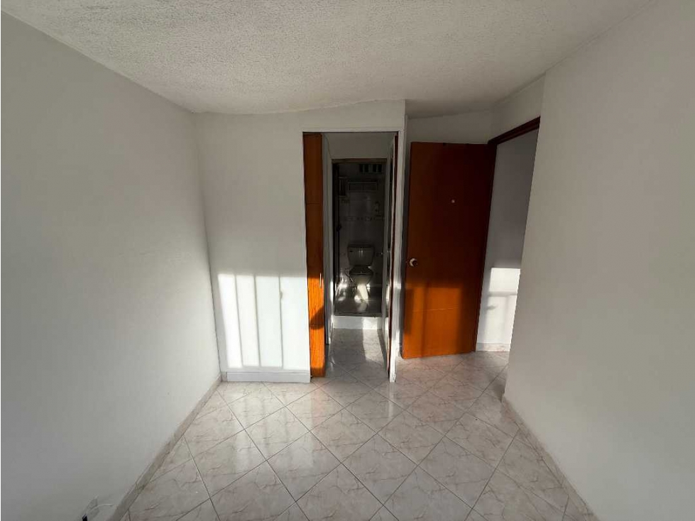 Se Vende apartamento en calasanz — foto 4