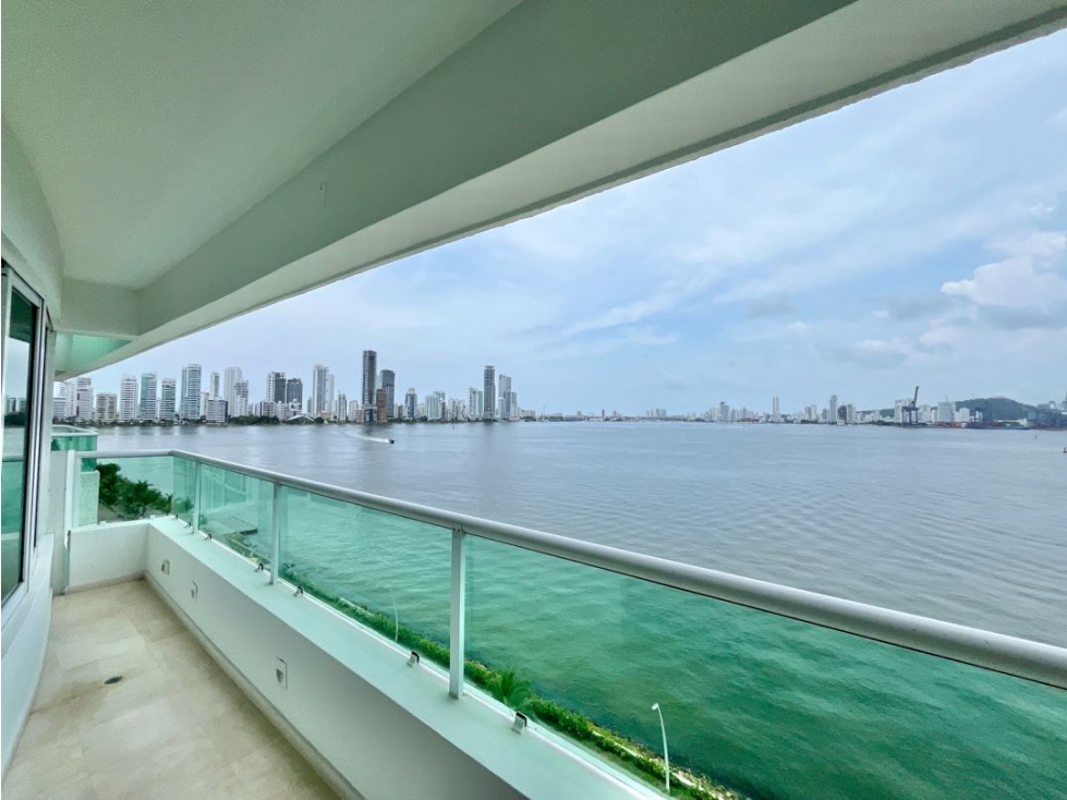 SE VENDE APARTAMENTO EN CASTILLOGRANDE FRENTE A LA BAHIA