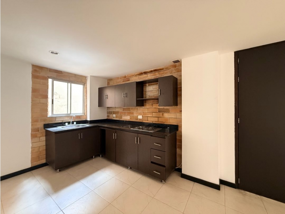 SE VENDE APARTAMENTO EN EDIFICIO EN SABANETA CERCA AL PARQUE