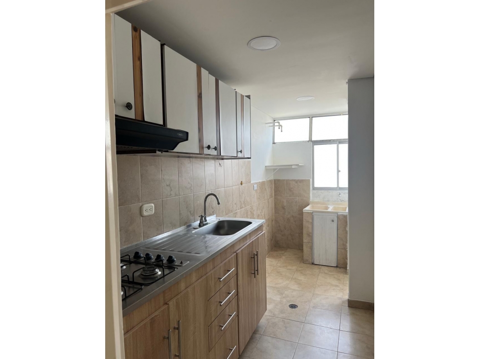 SE VENDE APARTAMENTO EN EL CENTRO DE ARMENIA CON PARQUEADERO DE CARRO