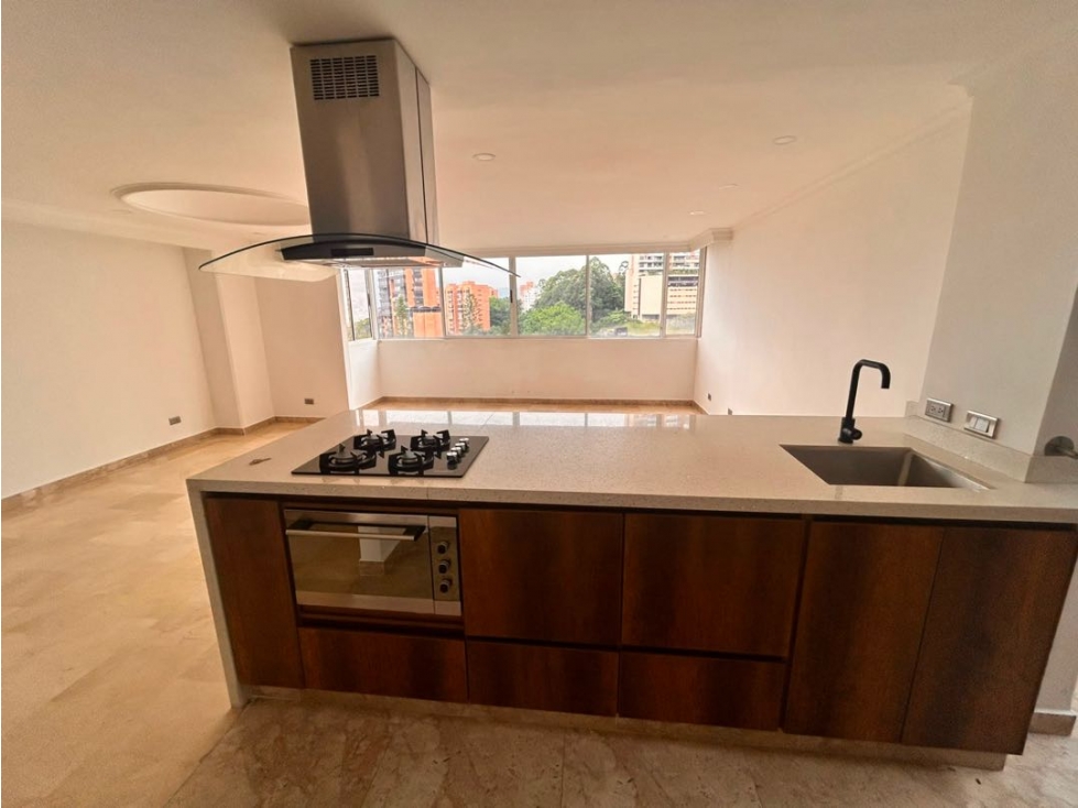 SE VENDE APARTAMENTO EN EL POBLADO SECTOR DRIVE IN