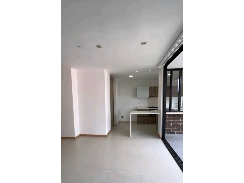 SE VENDE APARTAMENTO EN EL POBLADO SECTOR CASTROPOL 94MTS