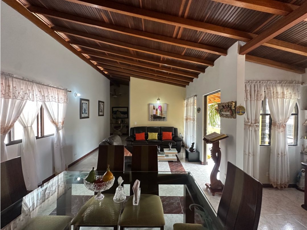 SE VENDE APARTAMENTO EN EL SECTOR DEL OVELISCO. MEDELLIN