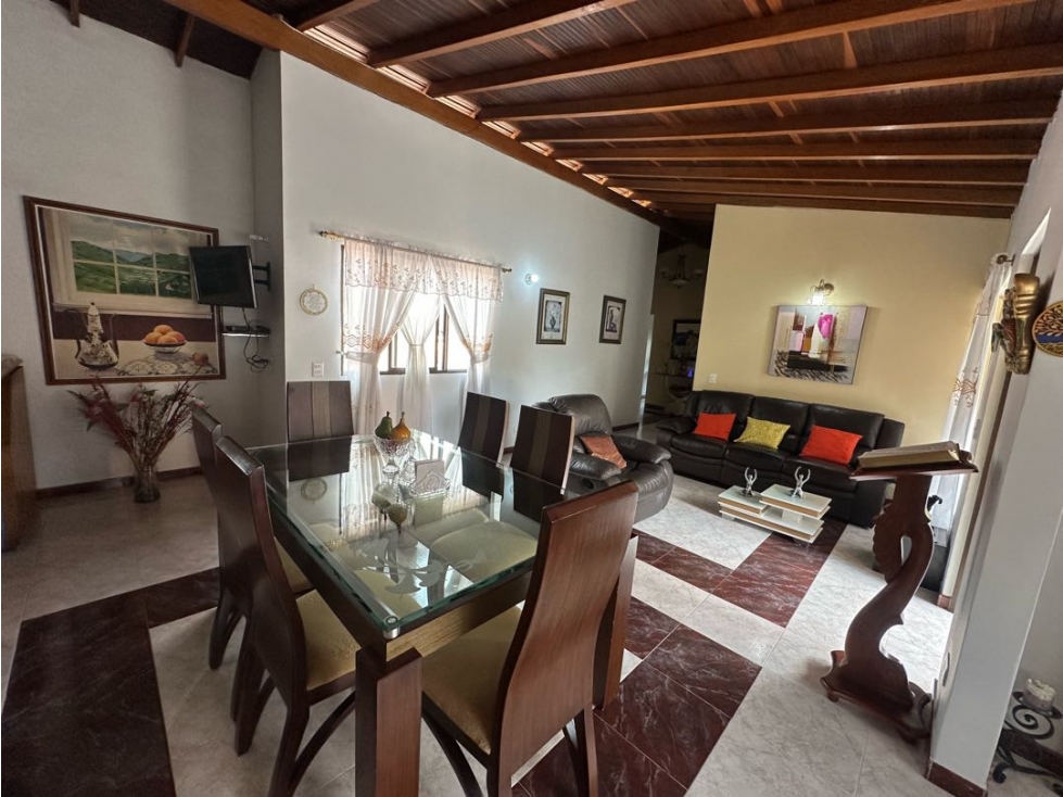 SE VENDE APARTAMENTO EN EL SECTOR DEL OVELISCO. MEDELLIN — foto 2