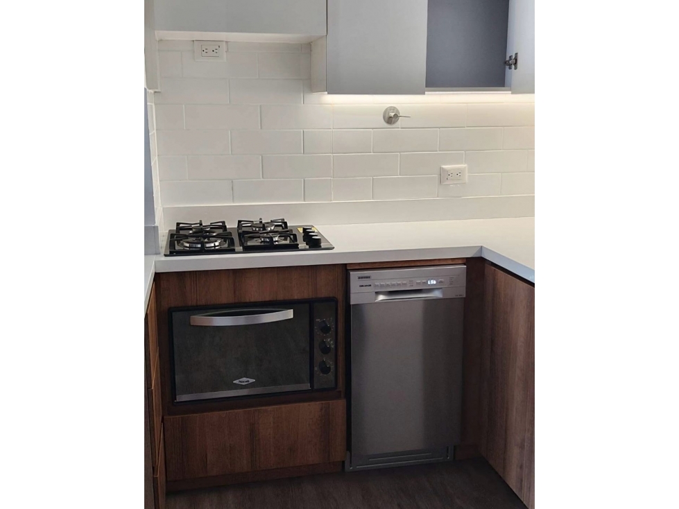SE VENDE APARTAMENTO EN ENVIGADO EXCELENTE UBICACIÓN — foto 2
