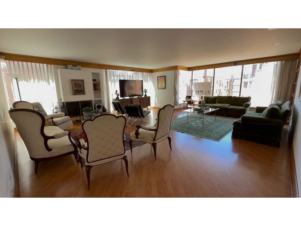 SE VENDE APARTAMENTO EN LA CAROLINA.A