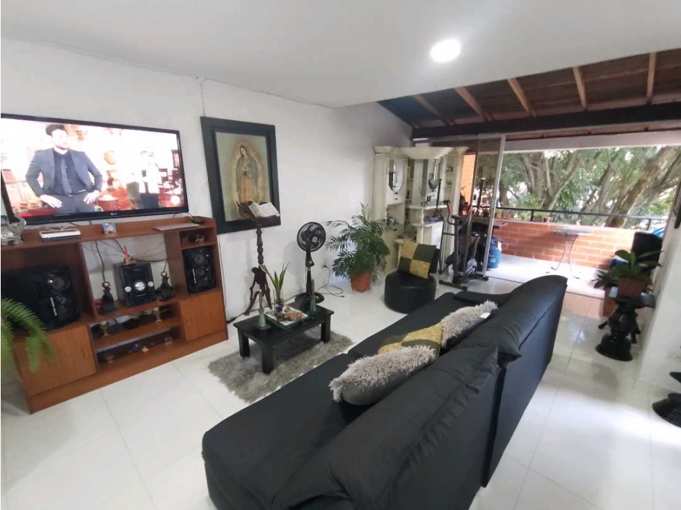 SE VENDE APARTAMENTO EN LA CASTELLANA. CERCA AL EXITO LAURELES — foto 2